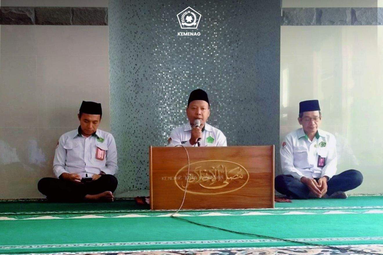 Kultum Senin, Penyuluh Agama Kota Pasuruan Ingatkan Pentingnya Adab dalam Membangun Relasi