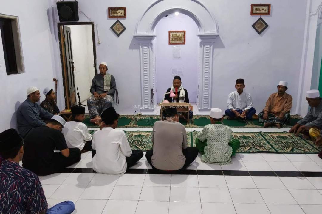 Tanamkan Akhlak Mulia, Penyuluh Agama KUA Bugul Kidul Bedah Adab Berjalan dalam Kitab Risalatul Mu’awanah