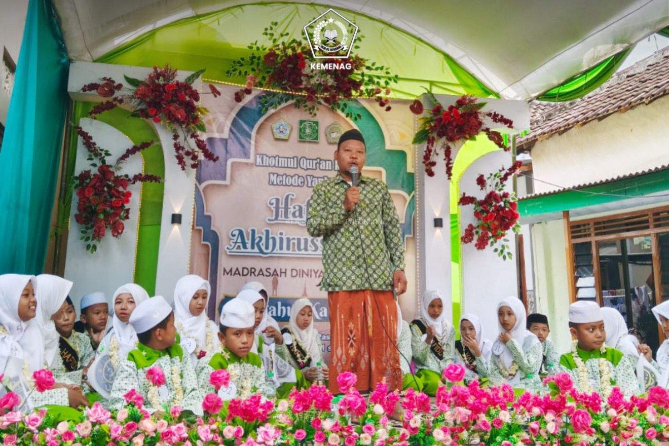 Benteng Moral Bangsa, Ketua LMY Kota Pasuruan Hadiri Wisuda Yanbu’a di Tiga TPQ Sekaligus