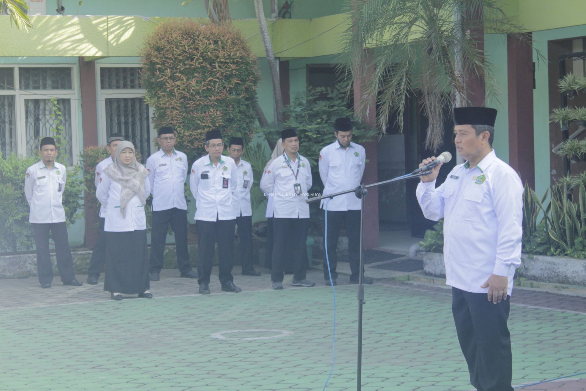     Disiplin Menguat, Pelayanan Menghebat: Apel Pagi Kemenag Kota Pasuruan